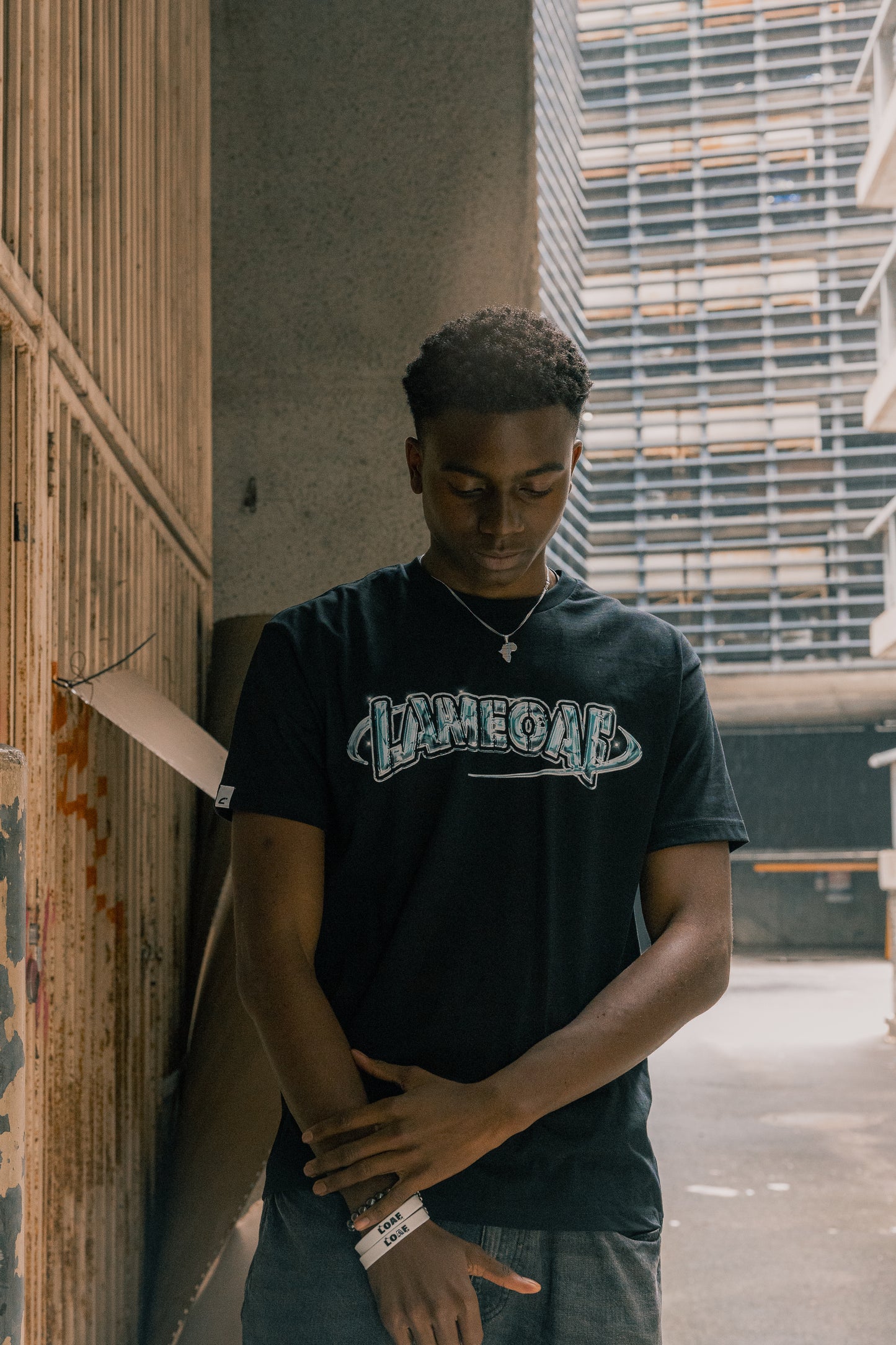 LAMEOAF's Screenprinted neat fit, organic cotton heavy garment, suitable for all types, especially streetwear.